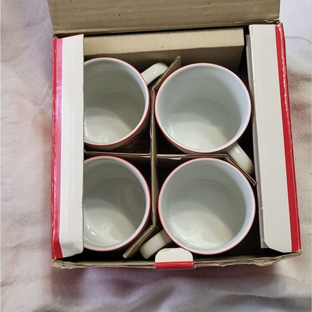 Fine Porcelain Vinatge 4pc White Christmas Theme Bear Mugs Set- Brand New In Box - Picture 4 of 7